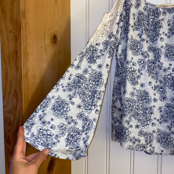 Off the shoulder Shirt - Picture 2 of 4